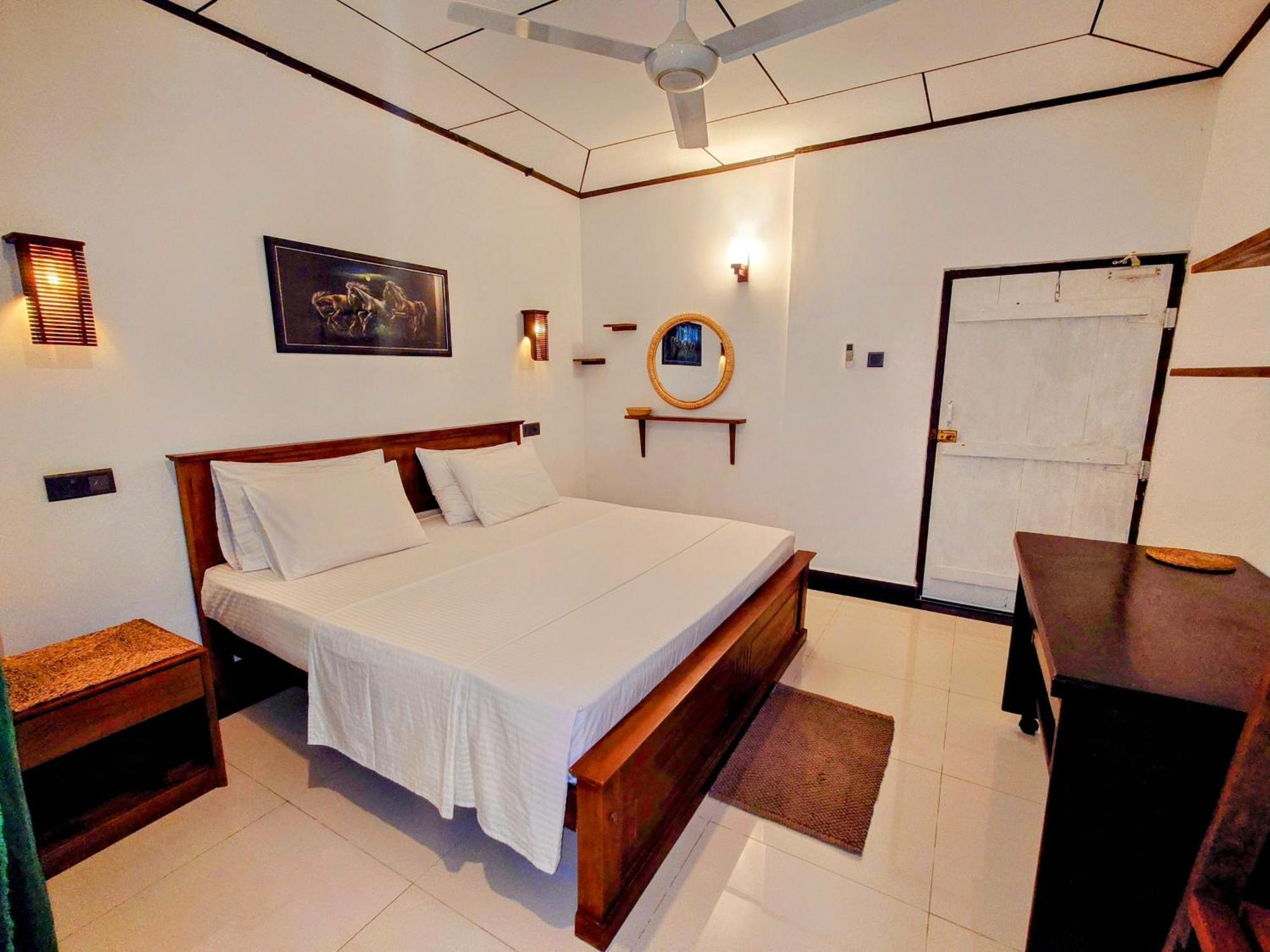 The Whitegates Lodge Weligama Exterior foto
