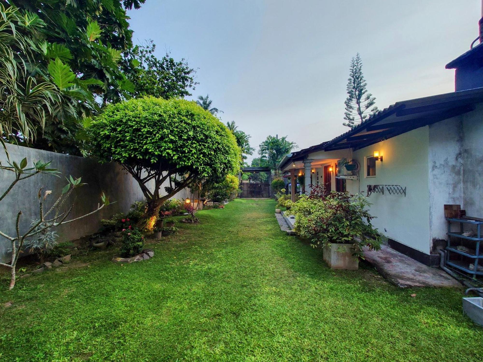 The Whitegates Lodge Weligama Exterior foto