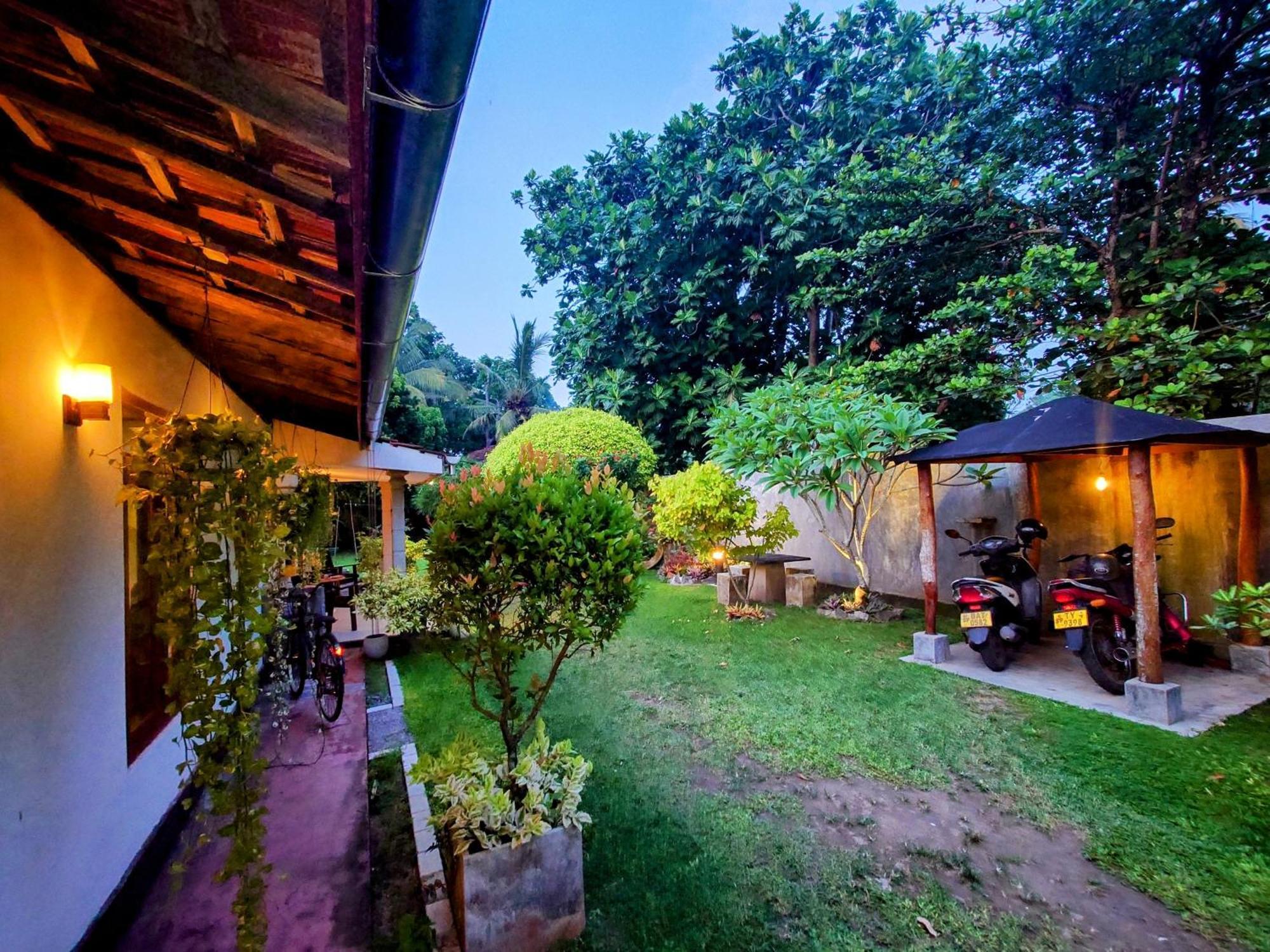 The Whitegates Lodge Weligama Exterior foto